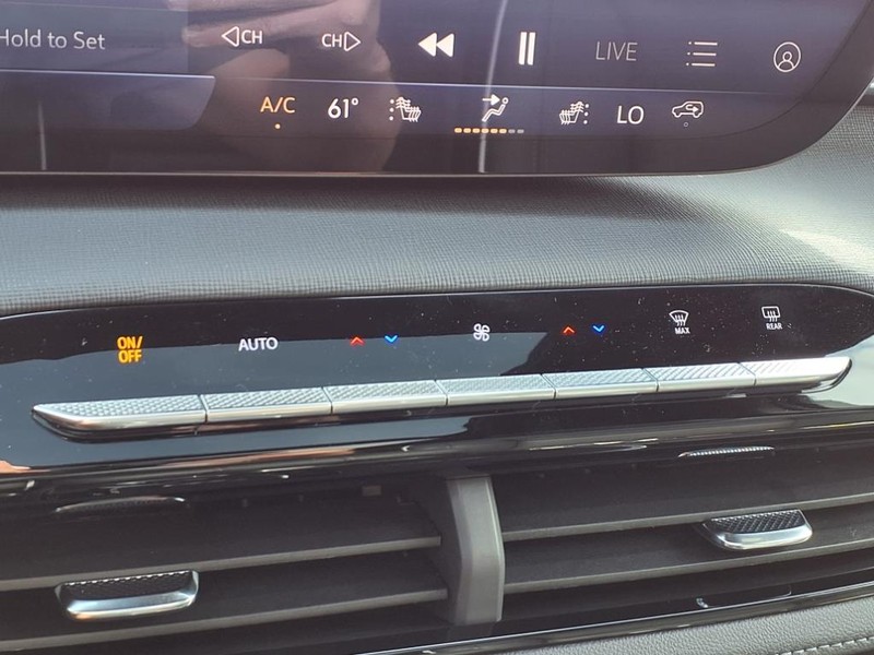 Buick Enclave Vehicle Full-screen Gallery Image 11