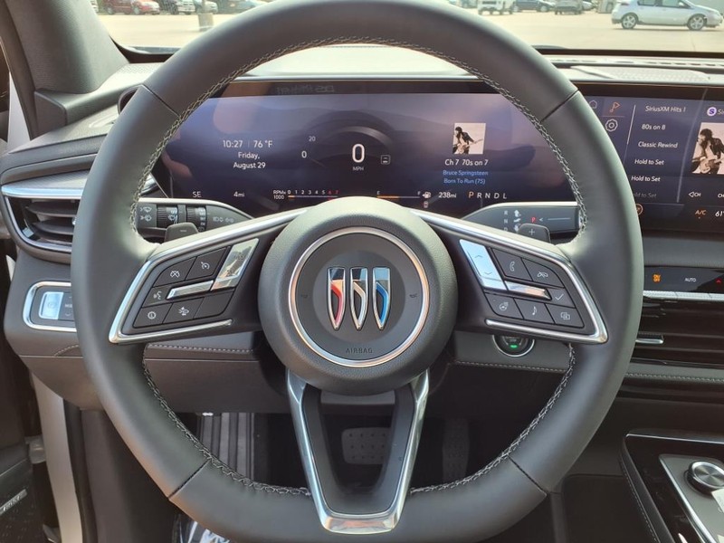 Buick Enclave Vehicle Full-screen Gallery Image 13