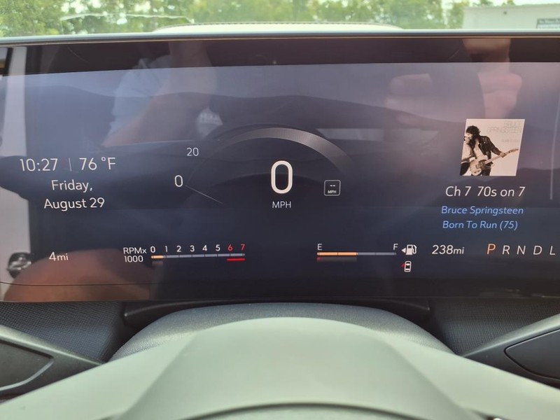 Buick Enclave Vehicle Full-screen Gallery Image 16