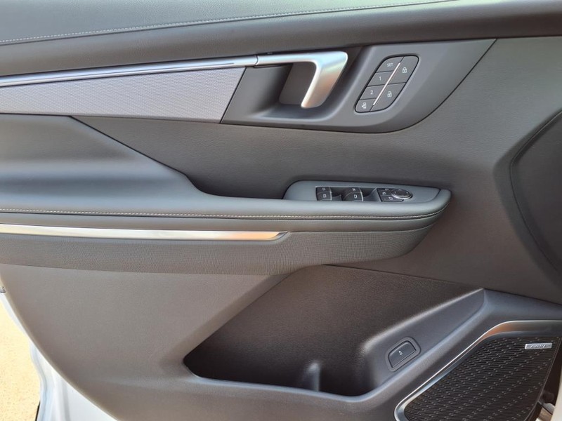 Buick Enclave Vehicle Full-screen Gallery Image 18