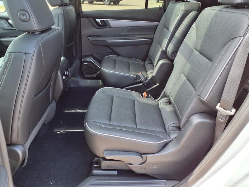 Buick Enclave Vehicle Full-screen Gallery Image 21