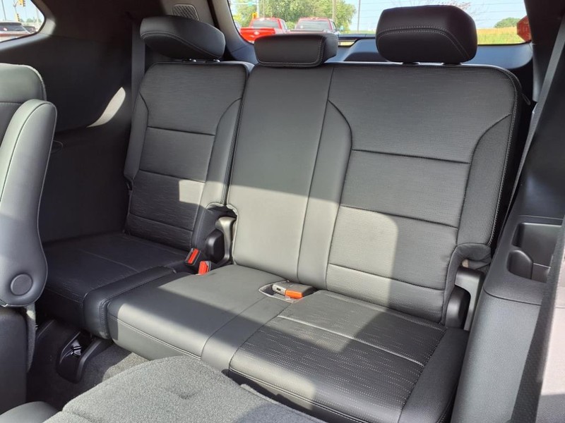 Buick Enclave Vehicle Full-screen Gallery Image 22