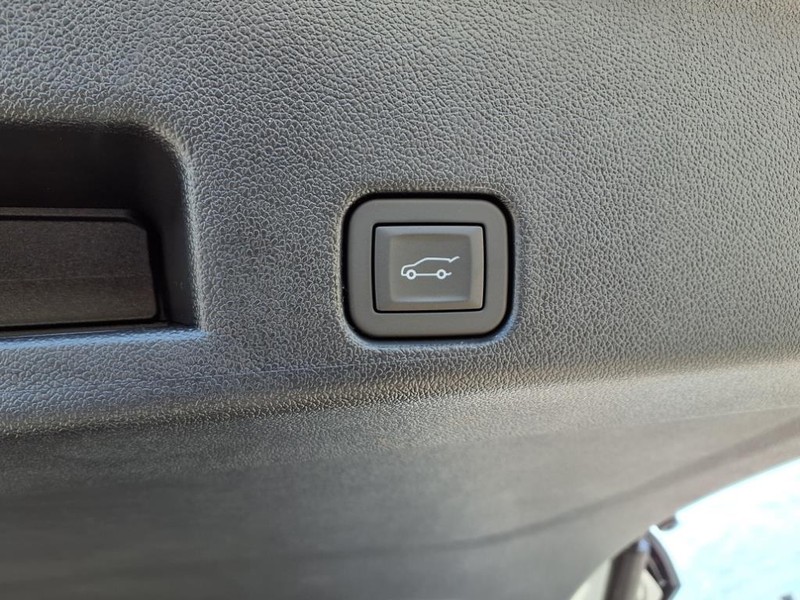 Buick Enclave Vehicle Full-screen Gallery Image 24