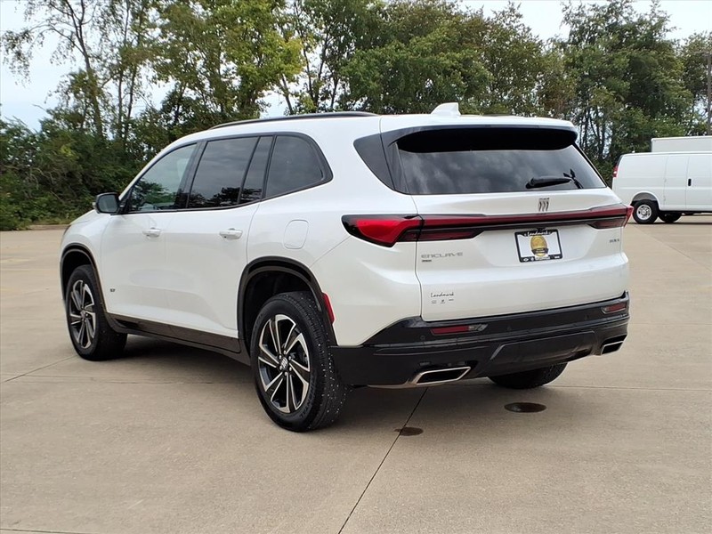 Buick Enclave Vehicle Full-screen Gallery Image 03