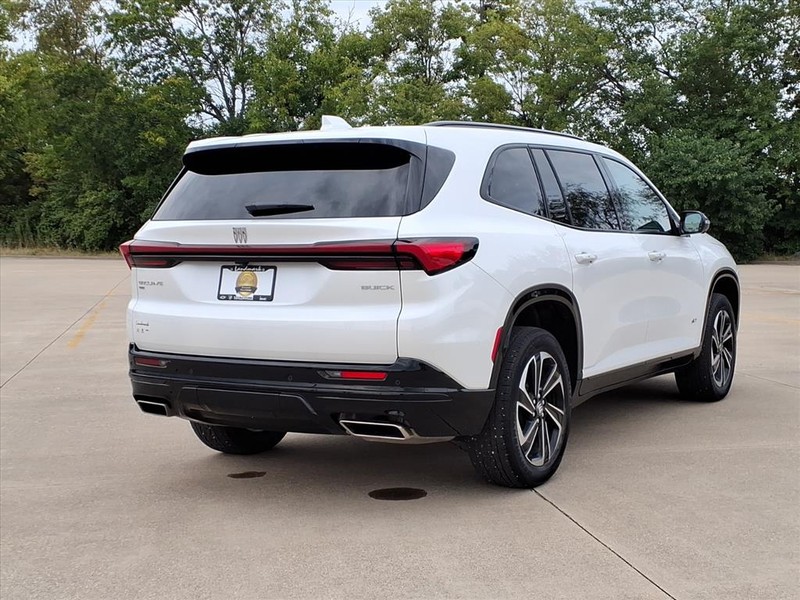Buick Enclave Vehicle Full-screen Gallery Image 04