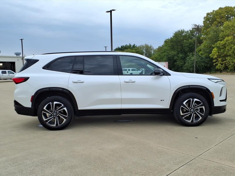 Buick Enclave Vehicle Full-screen Gallery Image 05