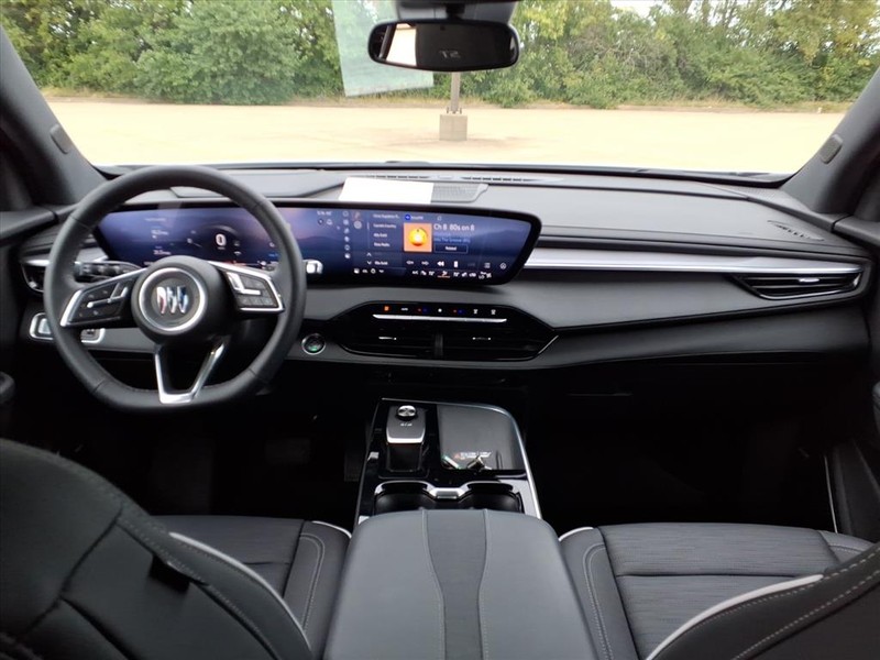 Buick Enclave Vehicle Full-screen Gallery Image 08