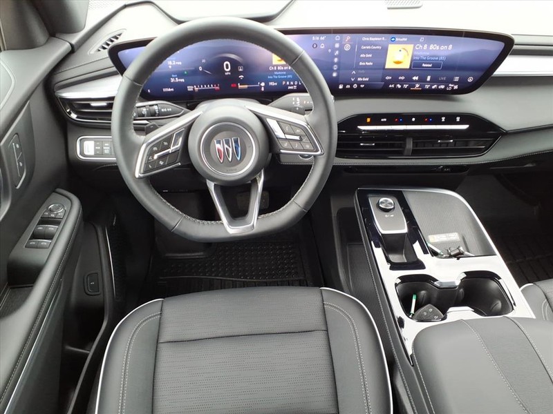 Buick Enclave Vehicle Full-screen Gallery Image 09