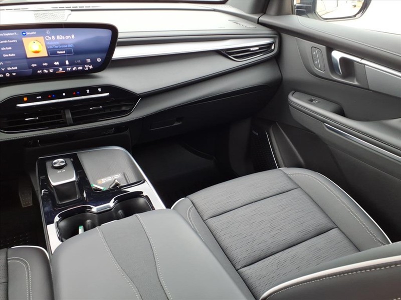 Buick Enclave Vehicle Full-screen Gallery Image 10