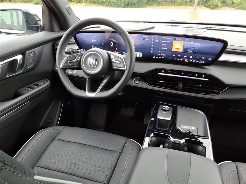 Buick Enclave Vehicle Full-screen Gallery Image 11