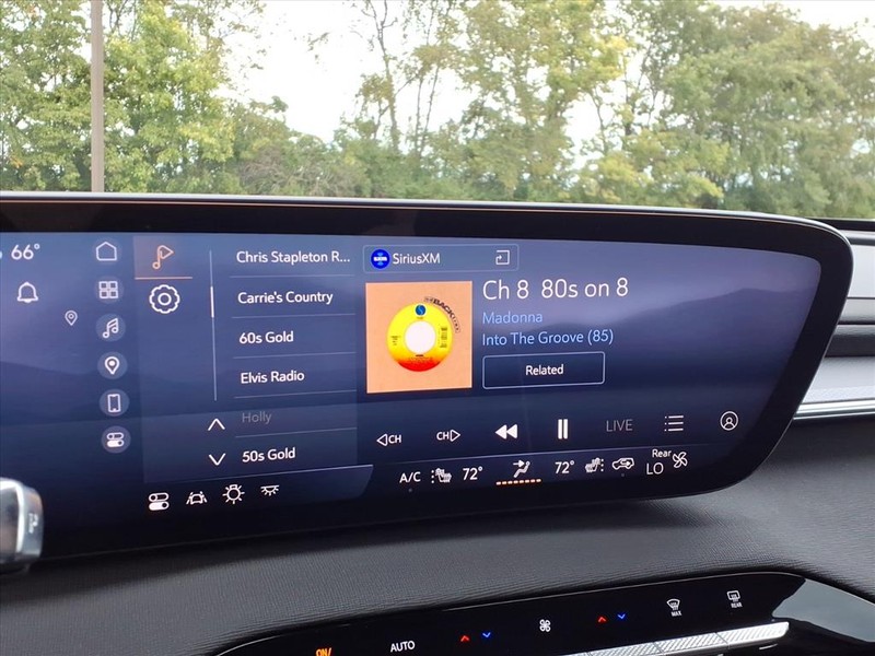 Buick Enclave Vehicle Full-screen Gallery Image 12