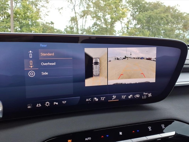 Buick Enclave Vehicle Full-screen Gallery Image 13