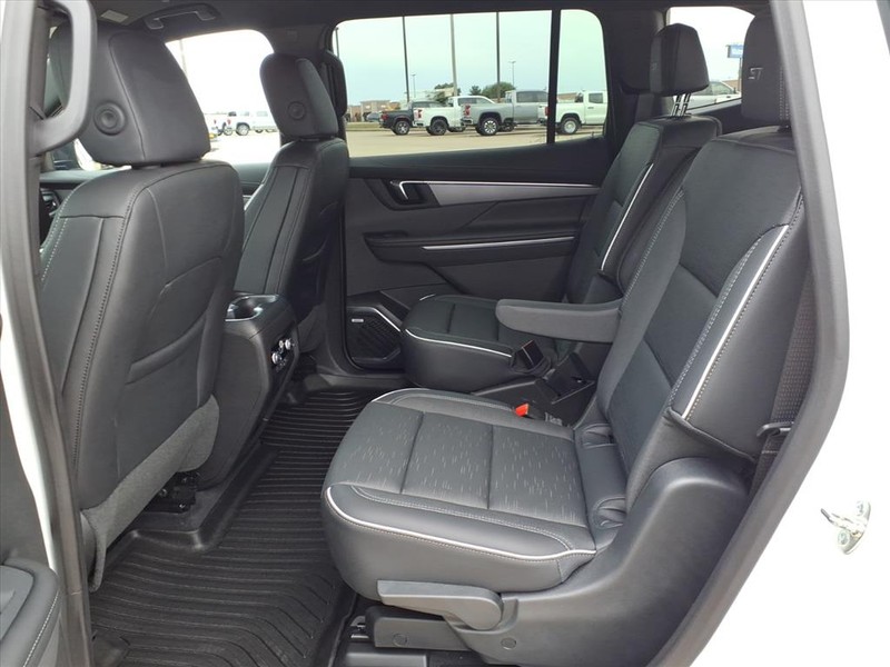 Buick Enclave Vehicle Full-screen Gallery Image 21