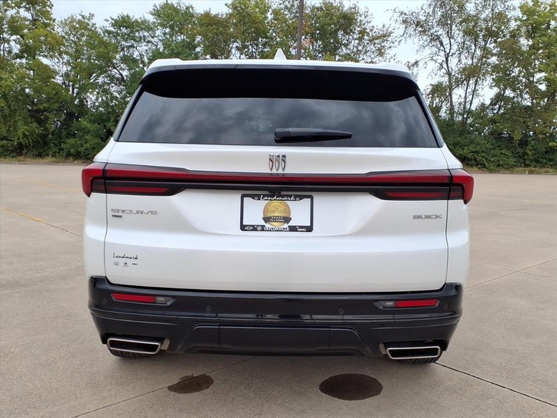 Buick Enclave Vehicle Full-screen Gallery Image 24