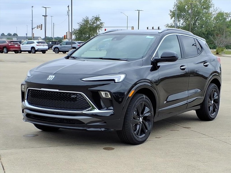 Buick Encore GX Vehicle Full-screen Gallery Image 2