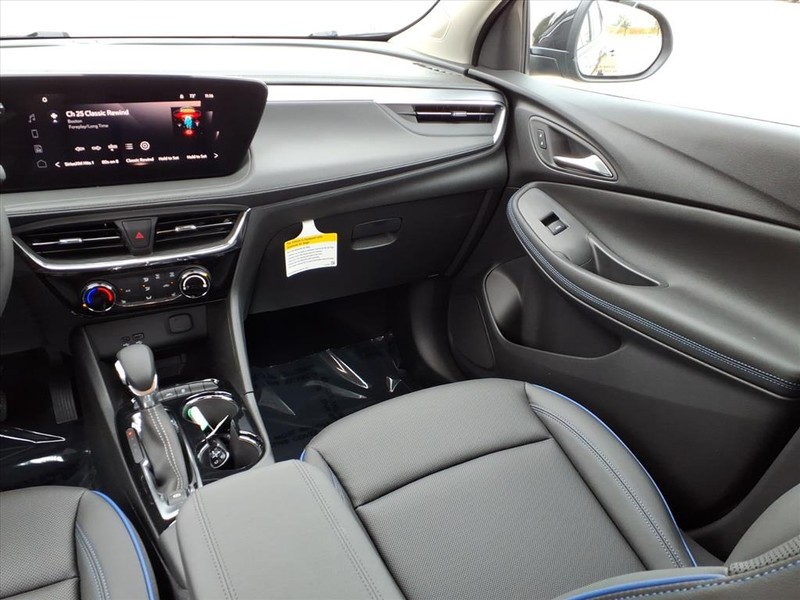 Buick Encore GX Vehicle Full-screen Gallery Image 6