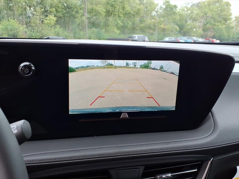 Buick Encore GX Vehicle Full-screen Gallery Image 9