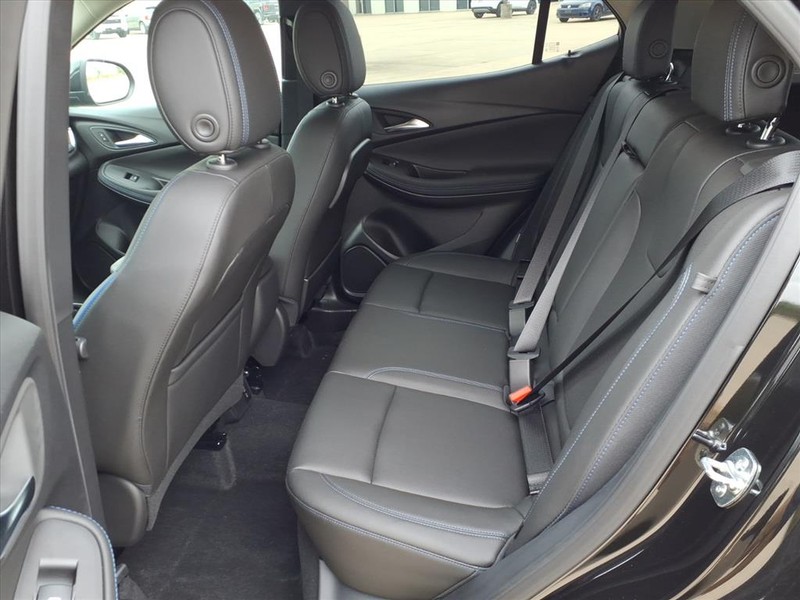 Buick Encore GX Vehicle Full-screen Gallery Image 17