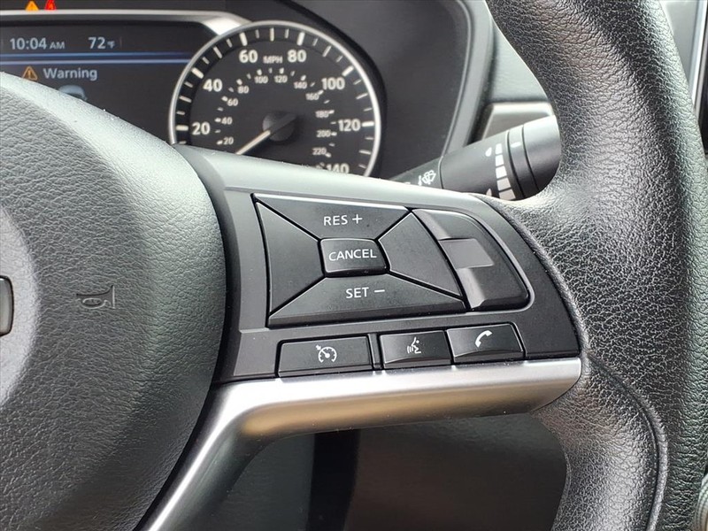 Nissan Altima Vehicle Full-screen Gallery Image 17