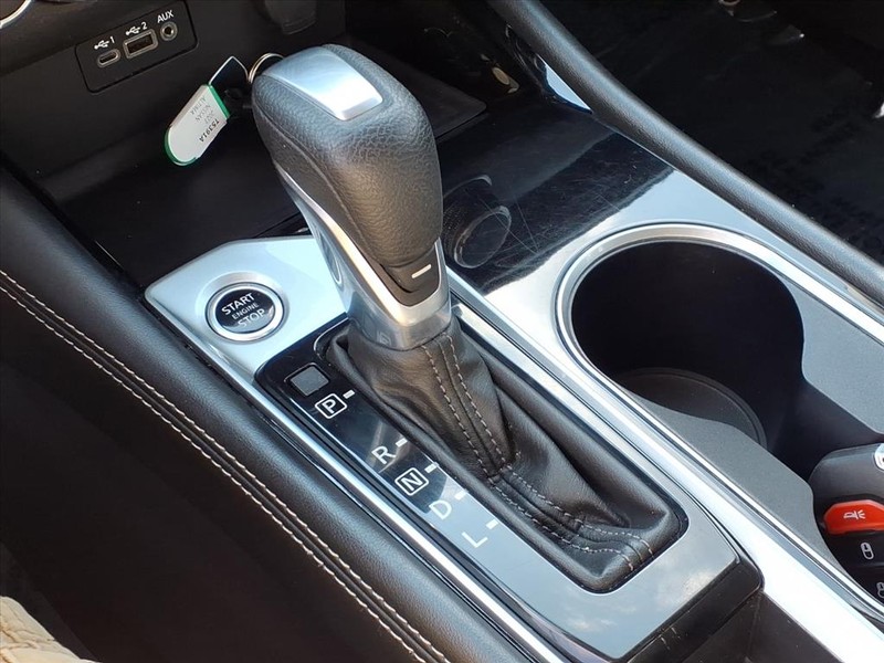 Nissan Altima Vehicle Full-screen Gallery Image 15