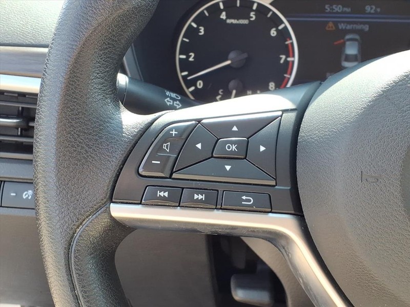 Nissan Altima Vehicle Full-screen Gallery Image 16