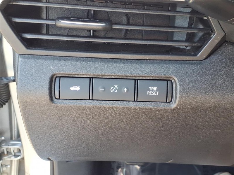 Nissan Altima Vehicle Full-screen Gallery Image 19