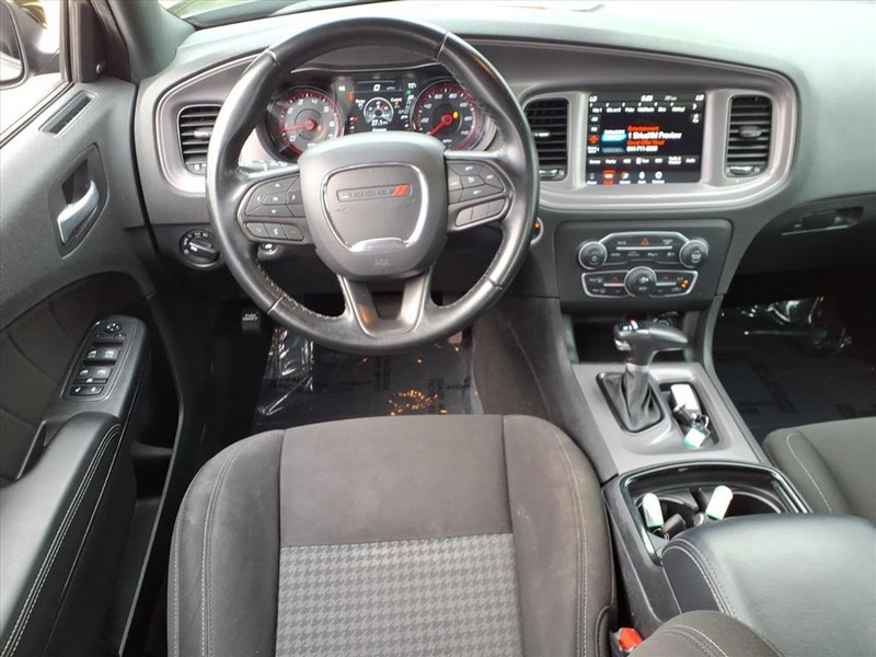 Dodge Charger Vehicle Full-screen Gallery Image 9