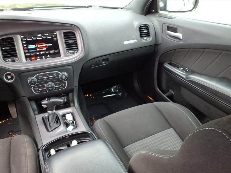 Dodge Charger Vehicle Full-screen Gallery Image 10