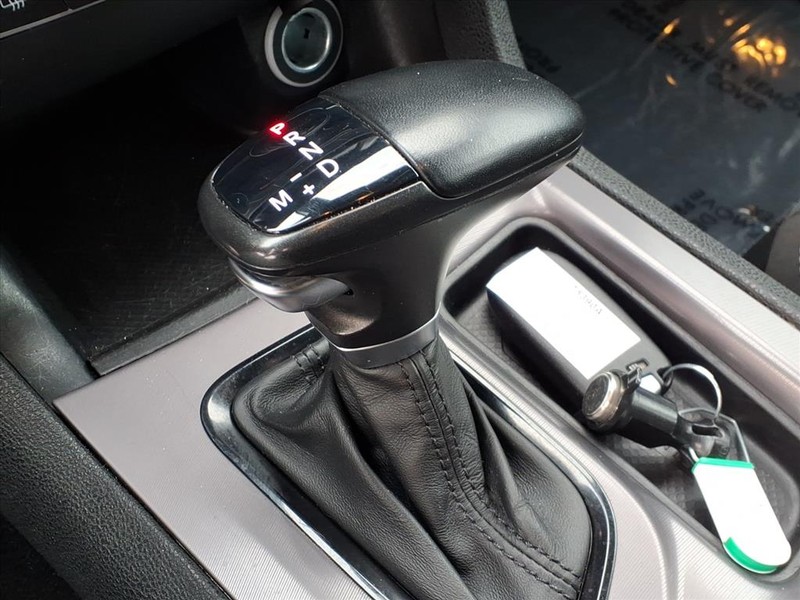 Dodge Charger Vehicle Full-screen Gallery Image 15