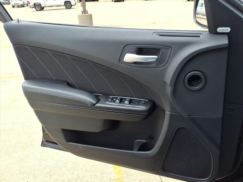 Dodge Charger Vehicle Full-screen Gallery Image 19