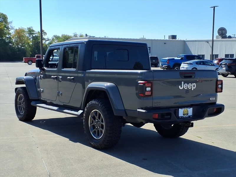 Jeep Gladiator Vehicle Full-screen Gallery Image 3