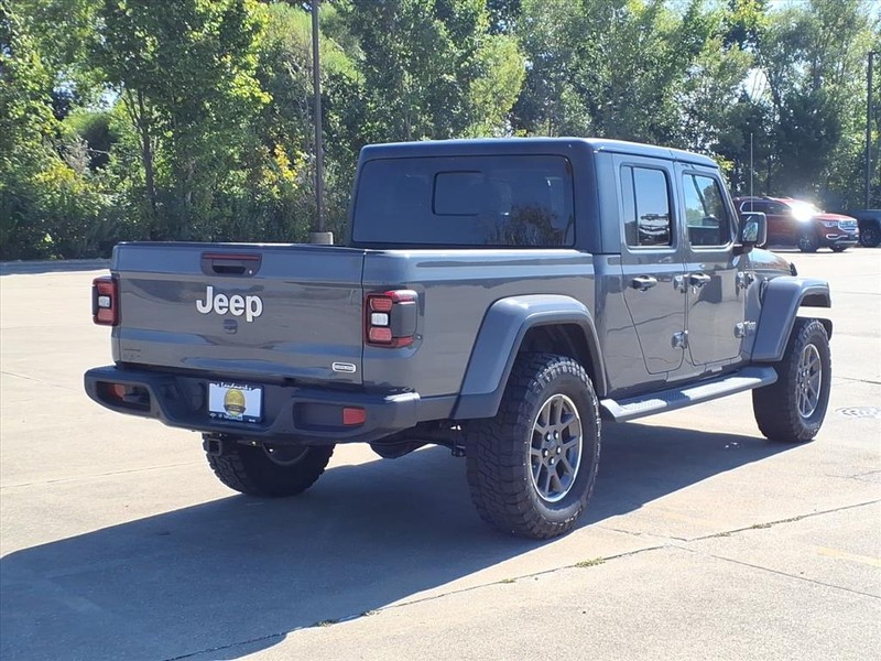 Jeep Gladiator Vehicle Full-screen Gallery Image 4
