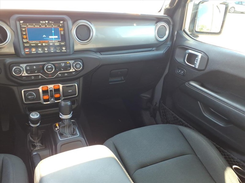 Jeep Gladiator Vehicle Full-screen Gallery Image 10