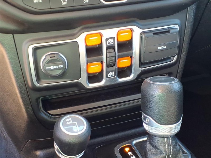 Jeep Gladiator Vehicle Full-screen Gallery Image 15