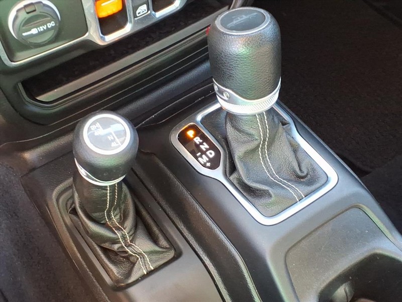 Jeep Gladiator Vehicle Full-screen Gallery Image 16