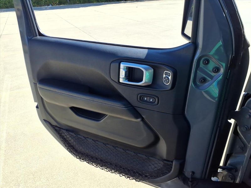 Jeep Gladiator Vehicle Full-screen Gallery Image 20