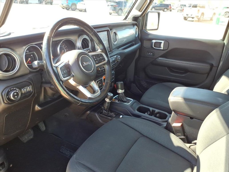 Jeep Gladiator Vehicle Full-screen Gallery Image 21