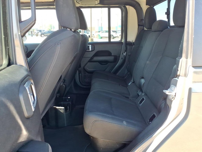 Jeep Gladiator Vehicle Full-screen Gallery Image 22