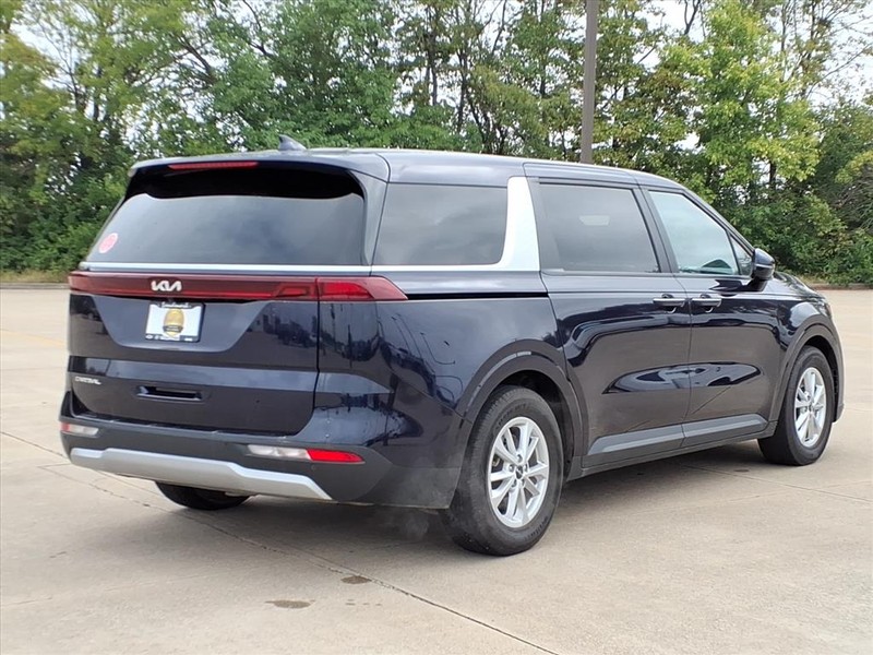 Kia Carnival Vehicle Full-screen Gallery Image 4