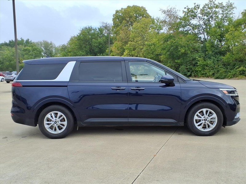 Kia Carnival Vehicle Full-screen Gallery Image 5