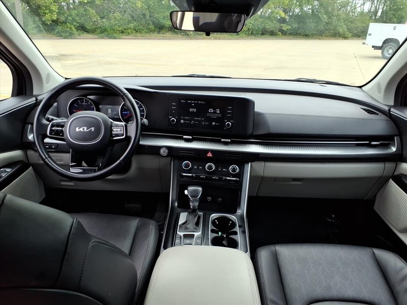 Kia Carnival Vehicle Full-screen Gallery Image 7