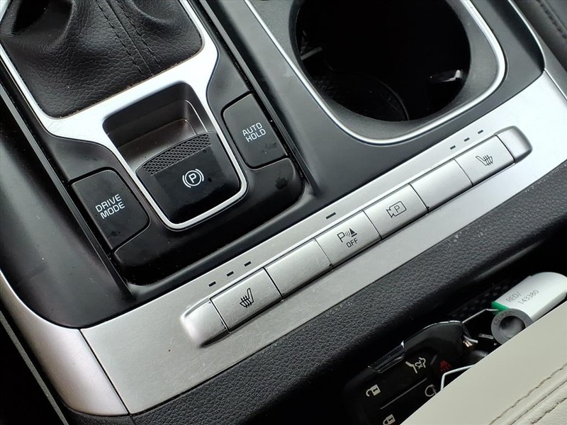 Kia Carnival Vehicle Full-screen Gallery Image 15