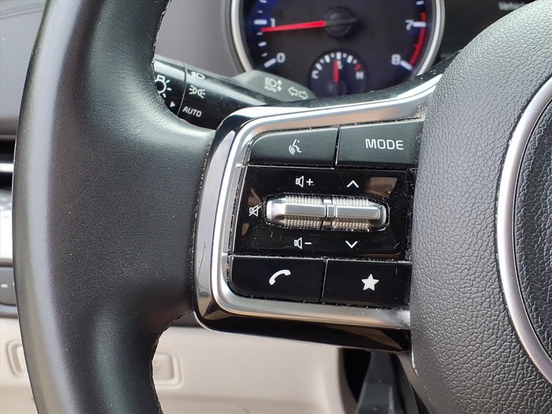 Kia Carnival Vehicle Full-screen Gallery Image 16