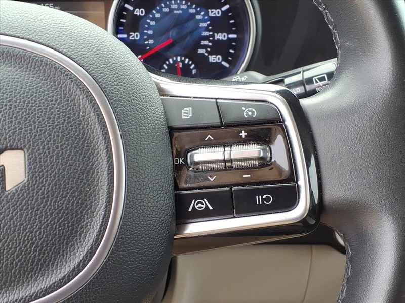 Kia Carnival Vehicle Full-screen Gallery Image 17