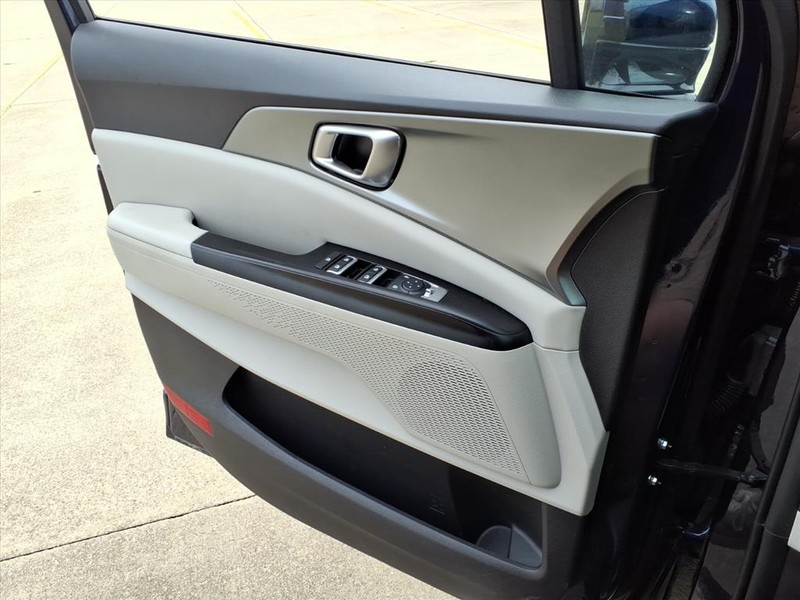 Kia Carnival Vehicle Full-screen Gallery Image 19