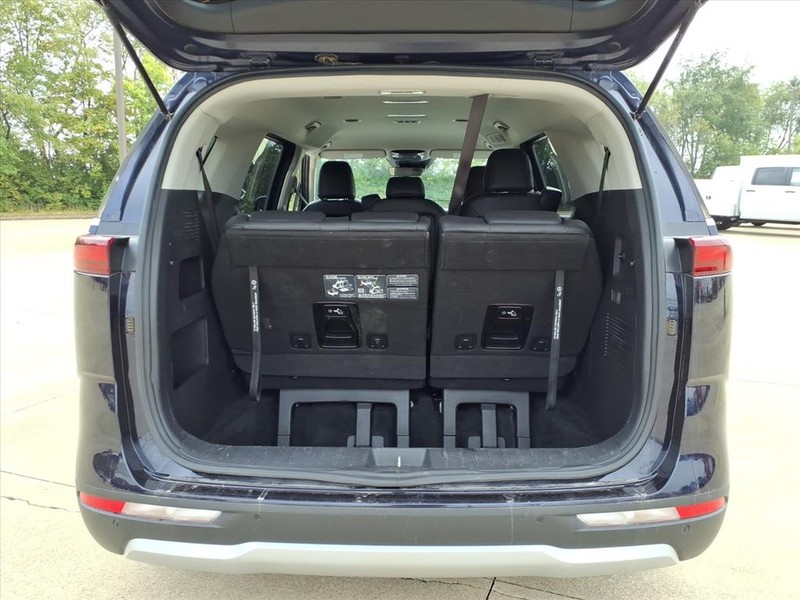 Kia Carnival Vehicle Full-screen Gallery Image 23