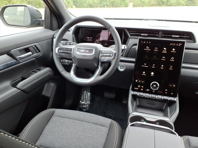 GMC Terrain Vehicle Full-screen Gallery Image 7