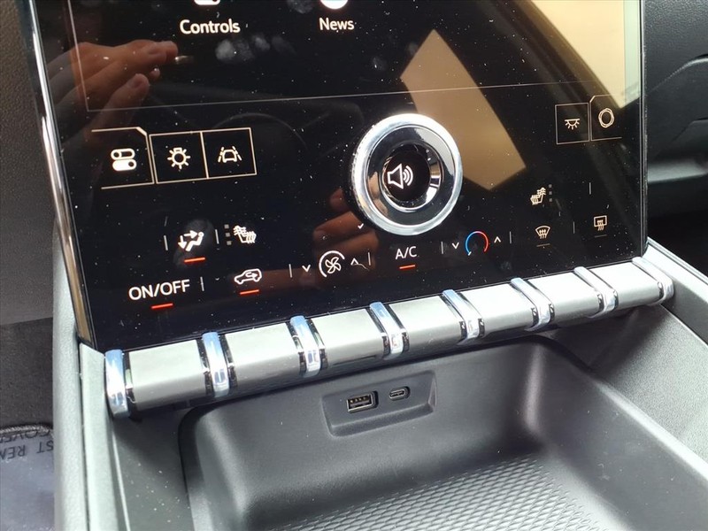 GMC Terrain Vehicle Full-screen Gallery Image 10