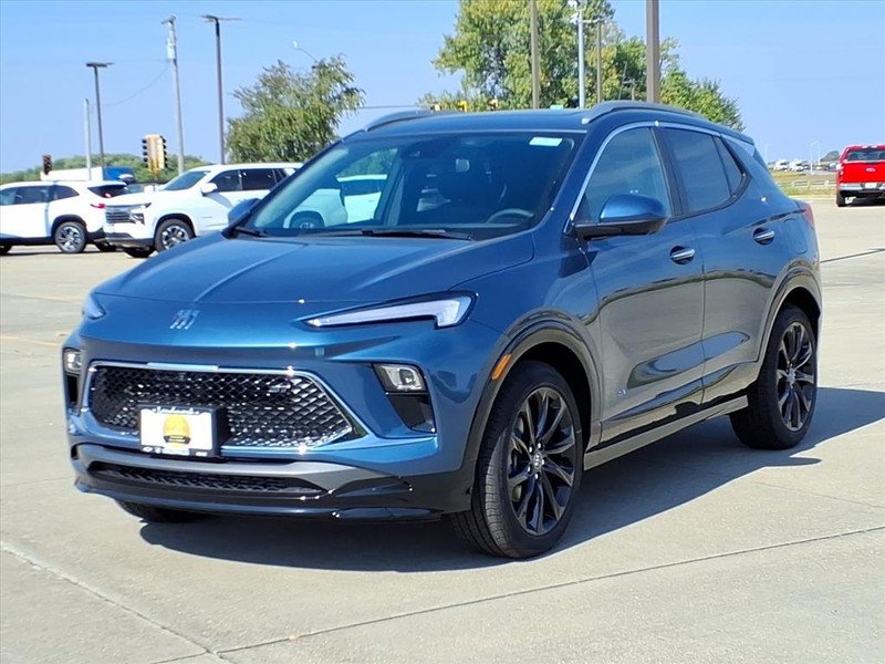 Buick Encore GX Vehicle Full-screen Gallery Image 2