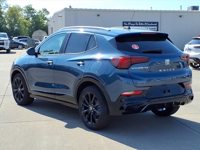 Buick Encore GX Vehicle Full-screen Gallery Image 3